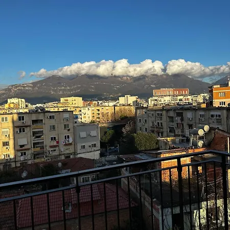 Urban Mountain View Apartment